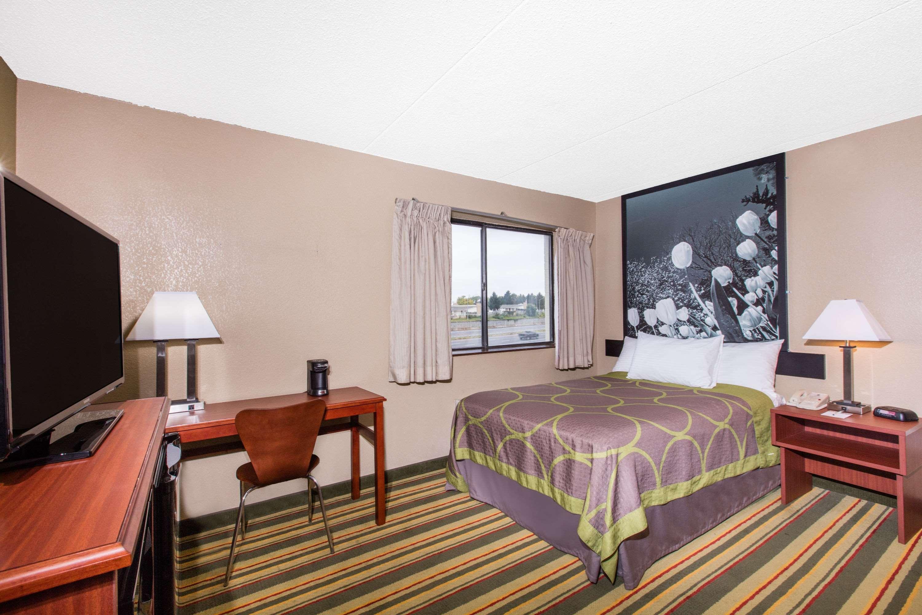 Super 8 By Wyndham Frederick Hotel Luaran gambar