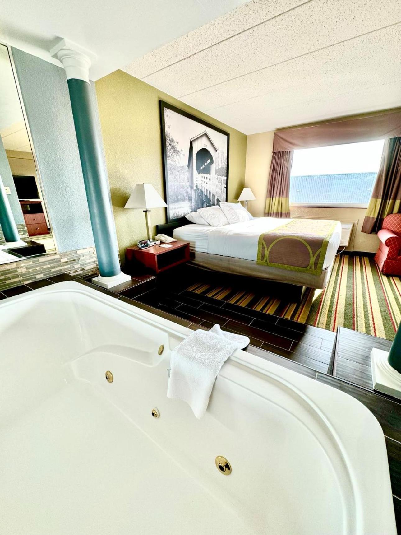 Super 8 By Wyndham Frederick Hotel Luaran gambar