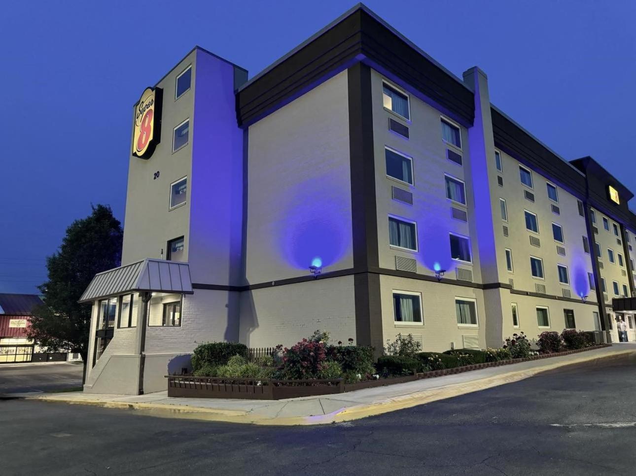Super 8 By Wyndham Frederick Hotel Luaran gambar