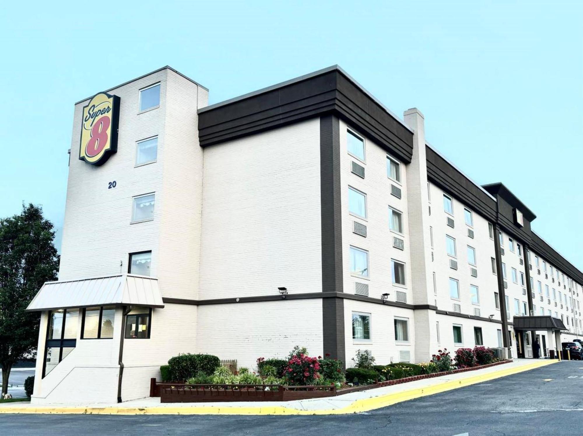 Super 8 By Wyndham Frederick Hotel Luaran gambar