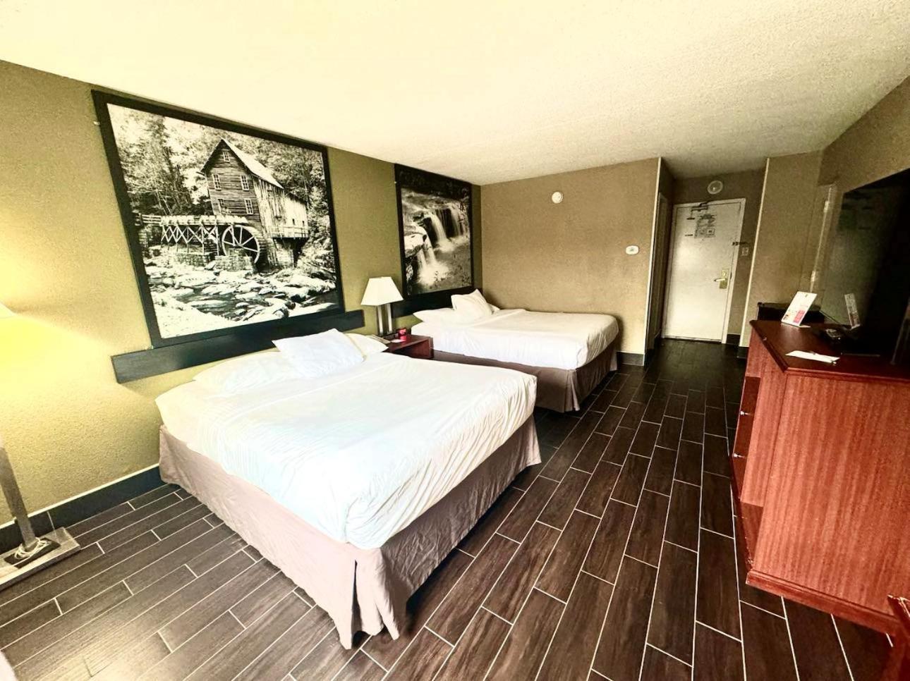 Super 8 By Wyndham Frederick Hotel Luaran gambar