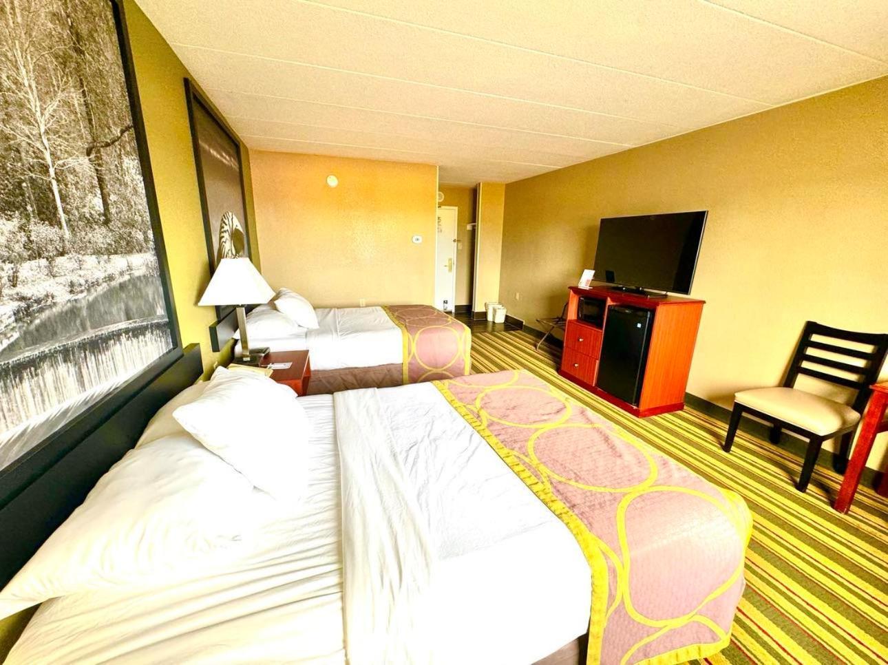 Super 8 By Wyndham Frederick Hotel Luaran gambar