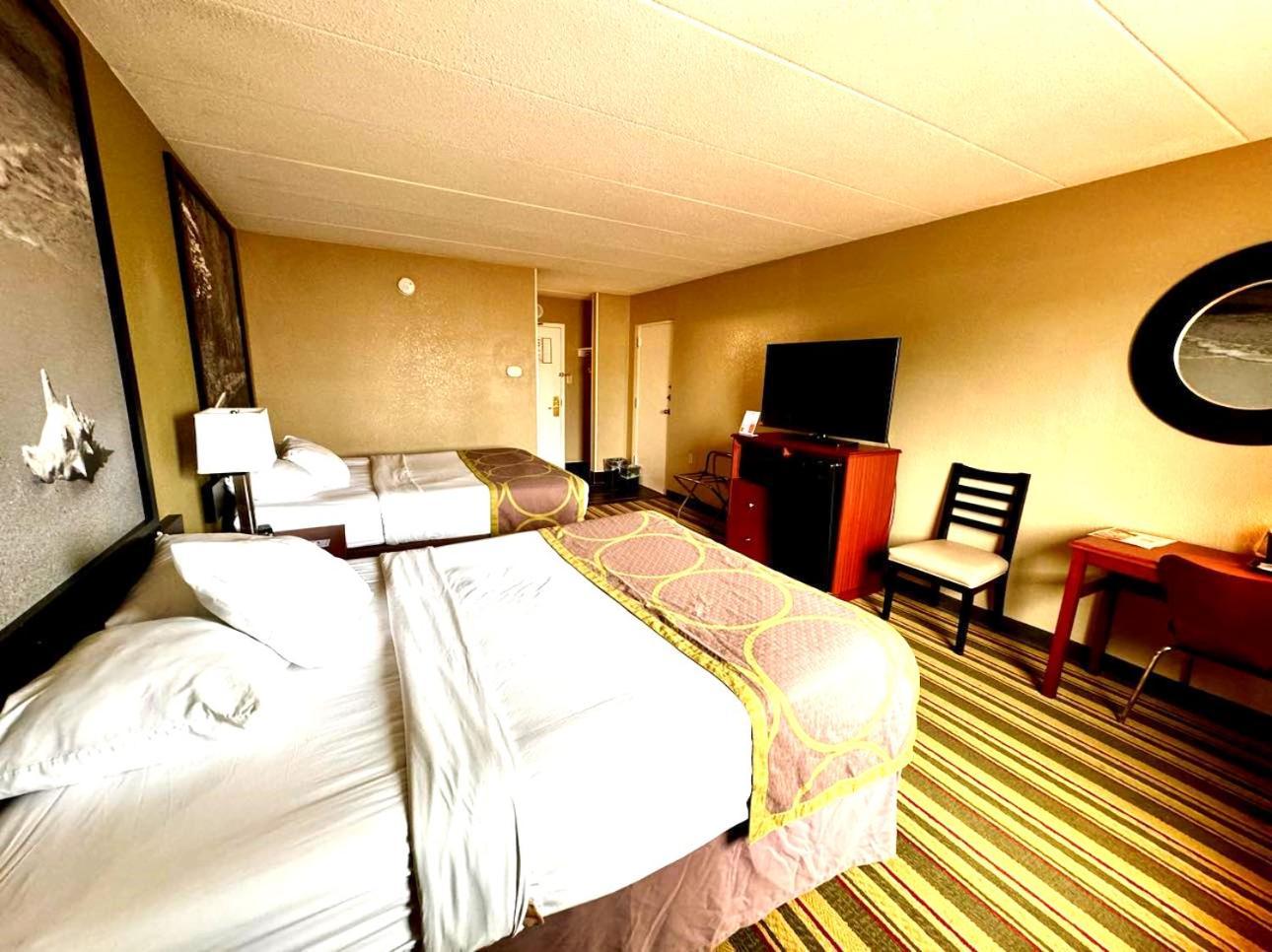 Super 8 By Wyndham Frederick Hotel Luaran gambar