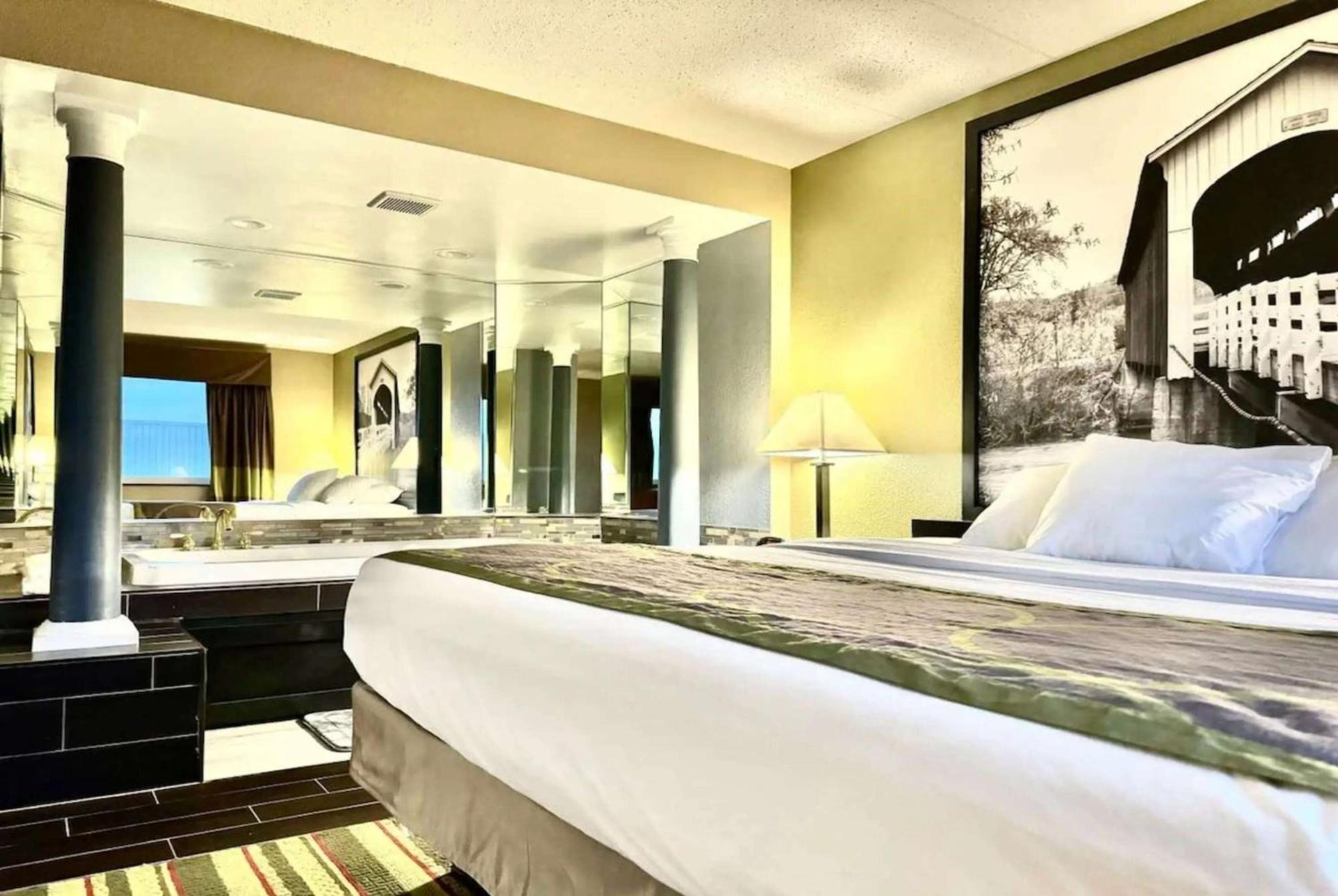 Super 8 By Wyndham Frederick Hotel Luaran gambar
