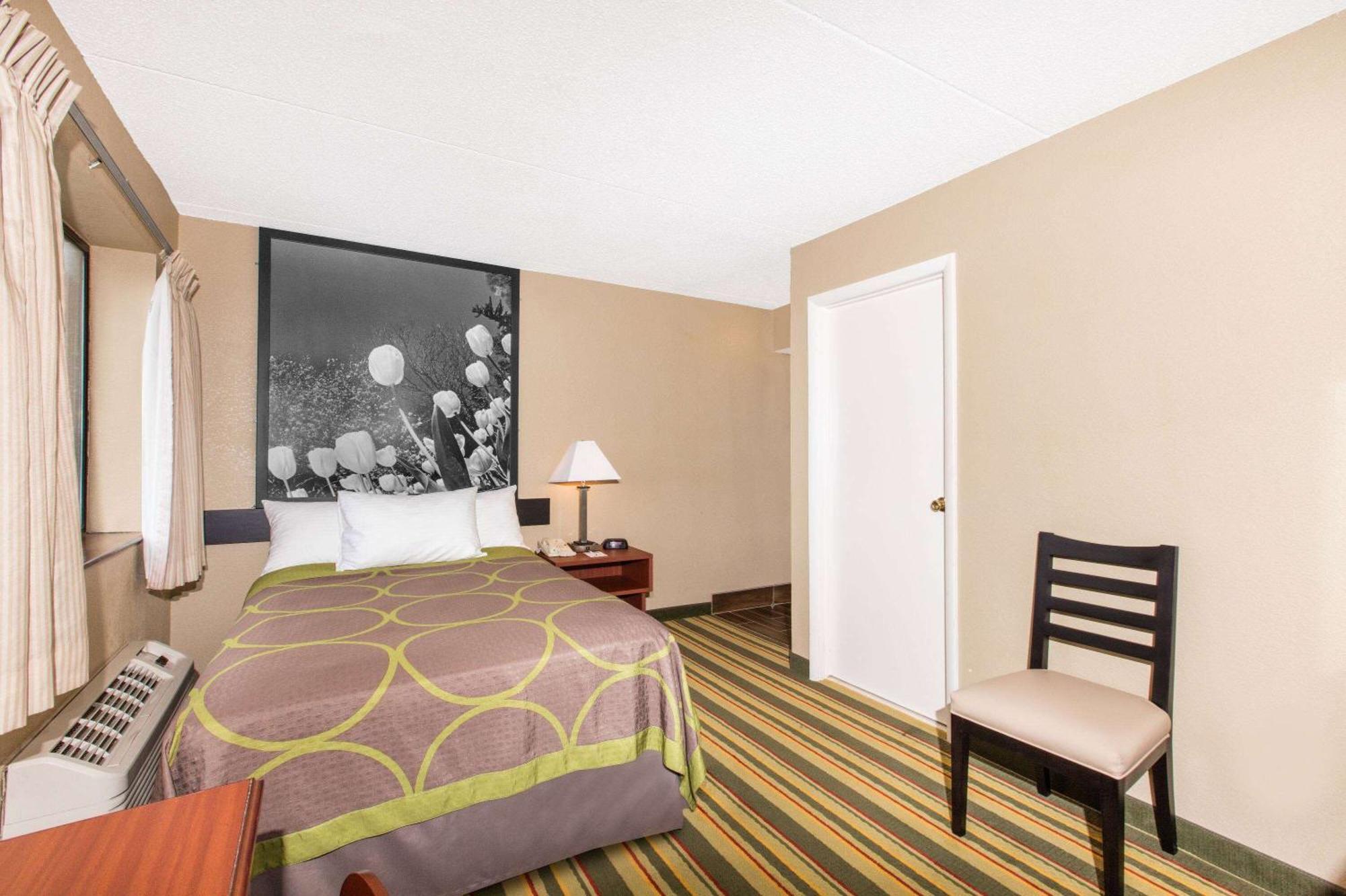 Super 8 By Wyndham Frederick Hotel Luaran gambar