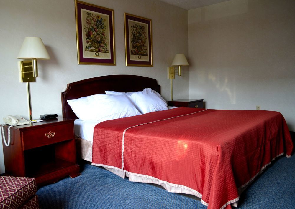 Super 8 By Wyndham Frederick Hotel Luaran gambar