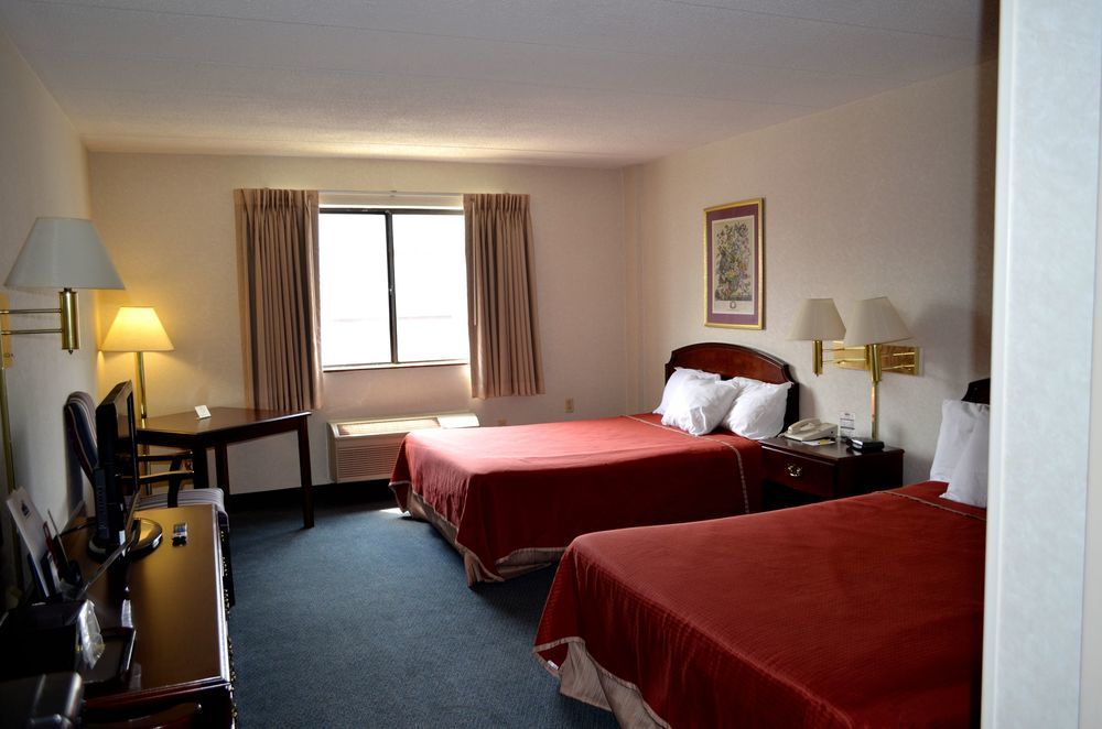 Super 8 By Wyndham Frederick Hotel Luaran gambar