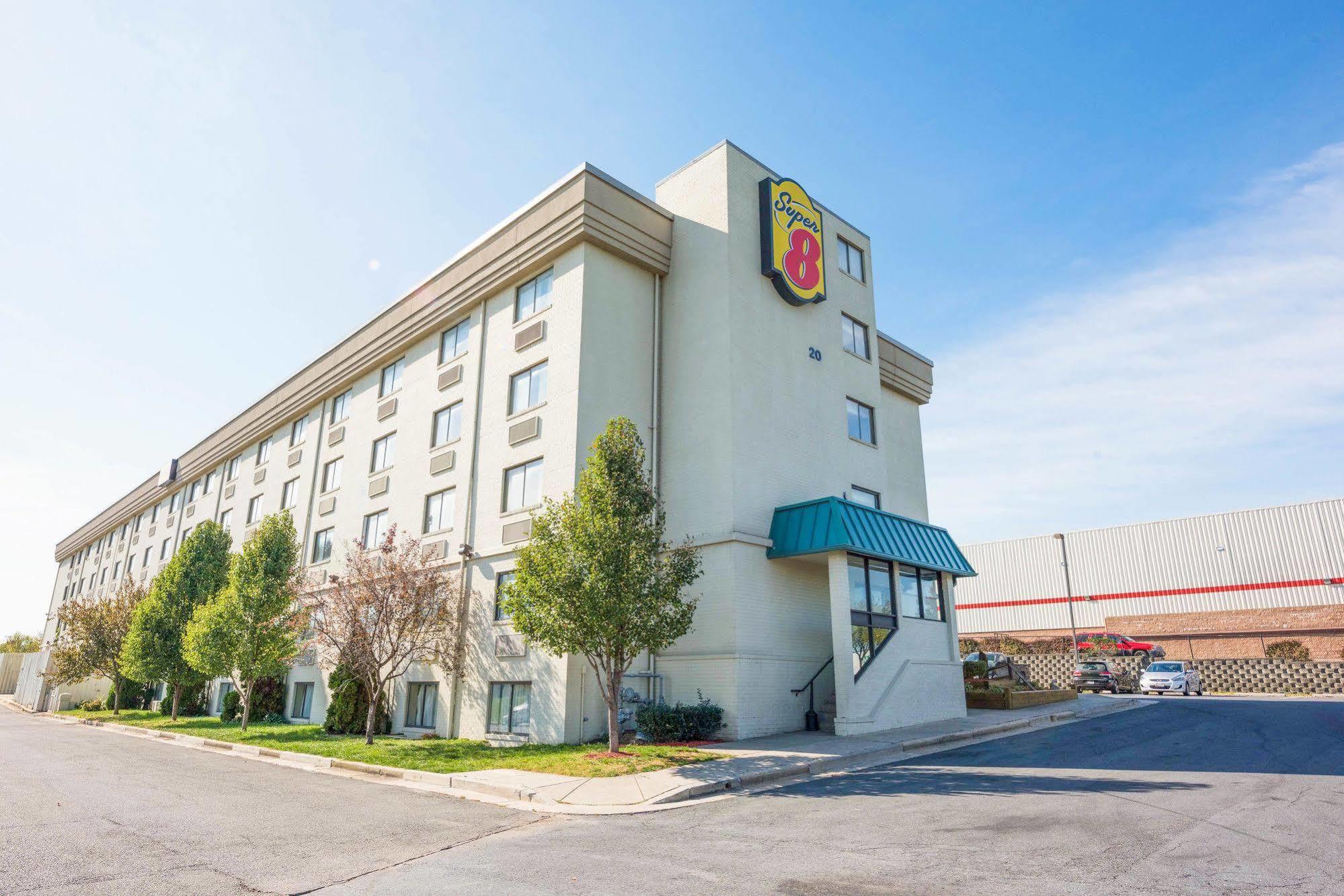 Super 8 By Wyndham Frederick Hotel Luaran gambar