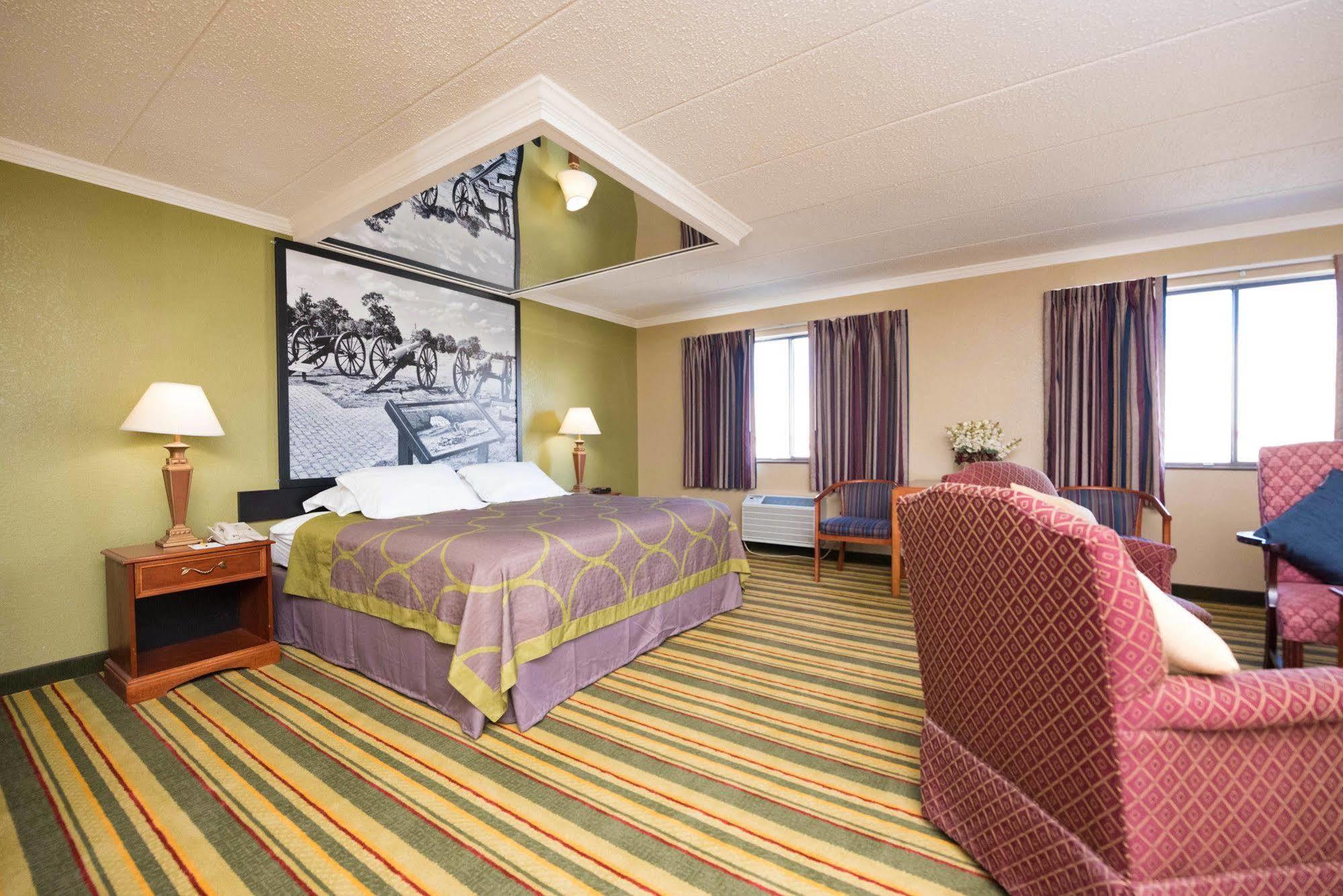 Super 8 By Wyndham Frederick Hotel Luaran gambar