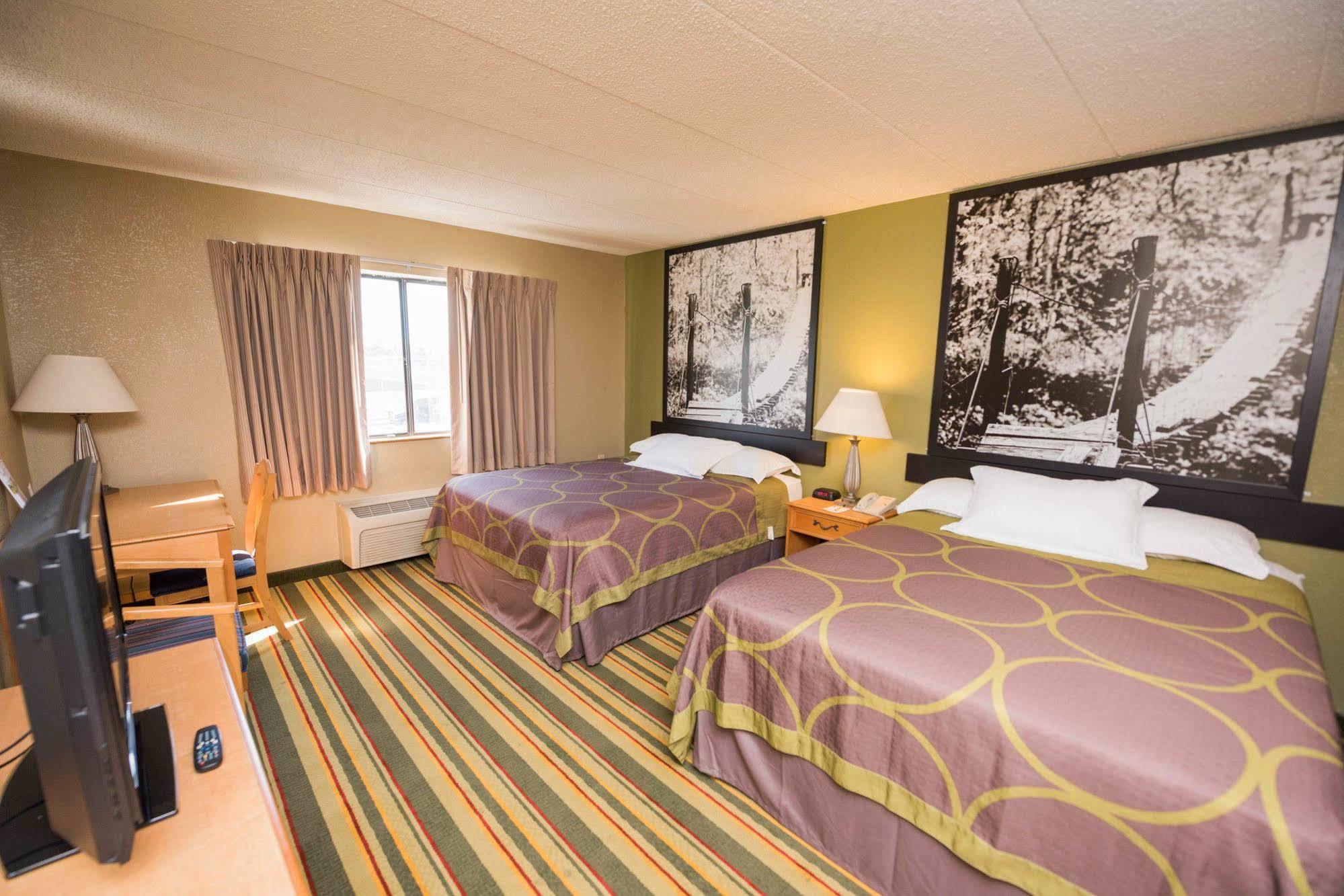 Super 8 By Wyndham Frederick Hotel Luaran gambar