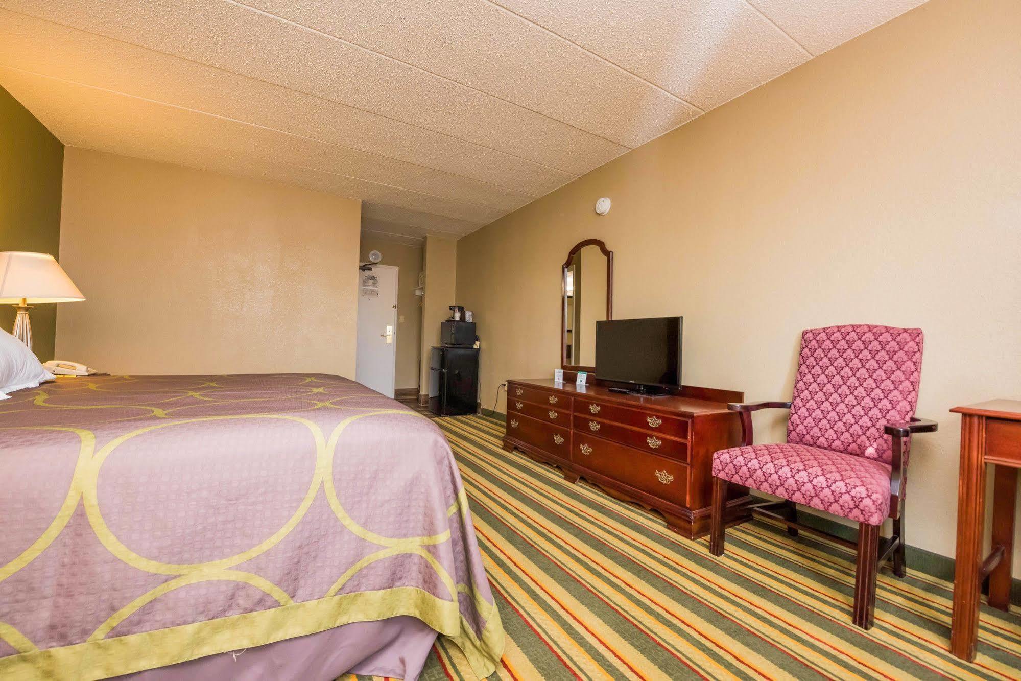 Super 8 By Wyndham Frederick Hotel Luaran gambar