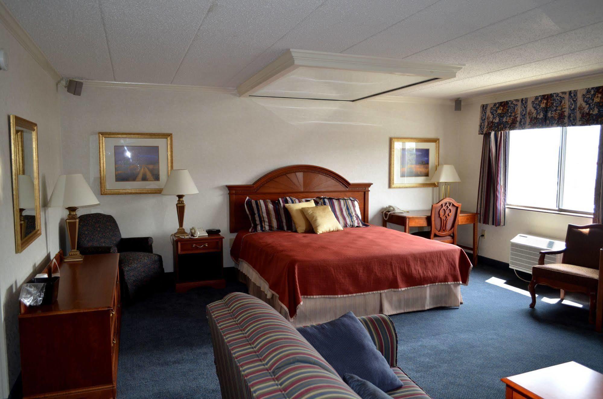 Super 8 By Wyndham Frederick Hotel Luaran gambar